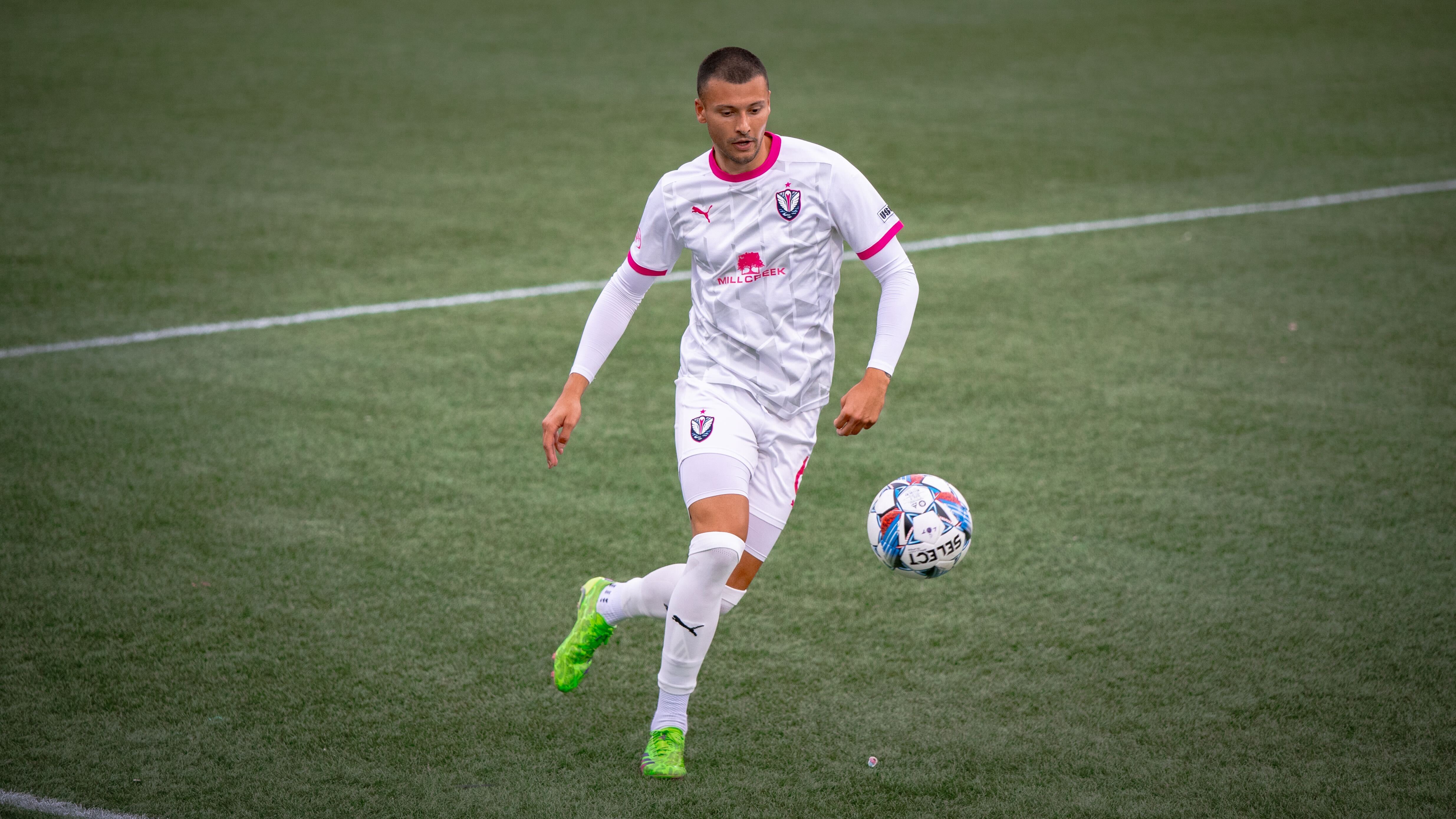 Callum Stretch Named to USL League One Team of the Week featured image